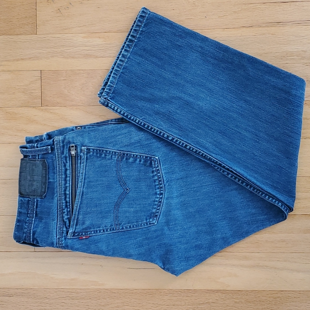 Levi's 514 Slim Straight Zip Rear Pockets